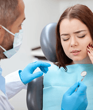 a patient visiting her dentist due to tooth pain